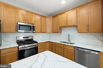 43391 Frenchmans Creek Terrace in Ashburn, VA - Foto de edificio - Building Photo