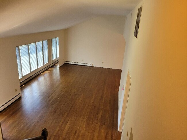 36 Long Ridge Rd in Plainview, NY - Building Photo - Building Photo