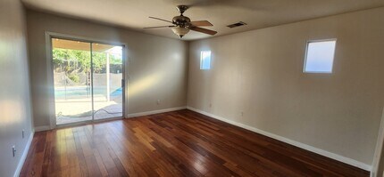 9810 Manhattan Dr in Bakersfield, CA - Building Photo - Building Photo