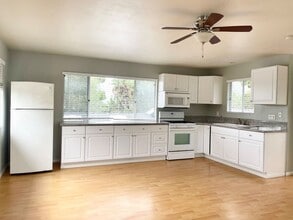 2561 Gregory Dr in Carlsbad, CA - Building Photo - Building Photo
