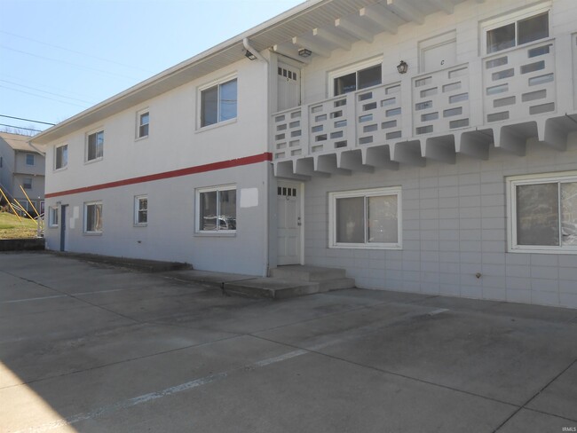 339 S Lincoln St in Bloomington, IN - Foto de edificio - Building Photo