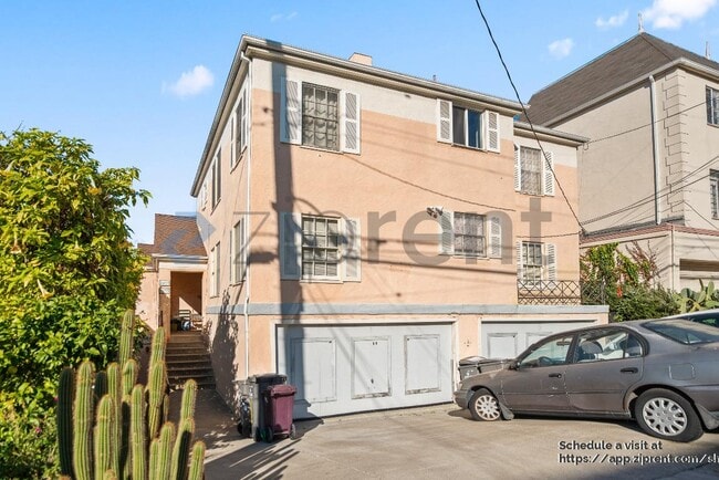 2429 Ivy Dr in Oakland, CA - Foto de edificio - Building Photo