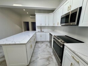315 Riverside Blvd-Unit -11 in Long Beach, NY - Building Photo - Building Photo