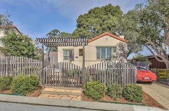 1064 Harrison St in Monterey, CA - Building Photo - Building Photo