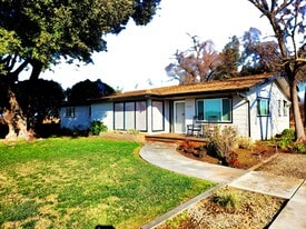 38684 Rd 74 in Dinuba, CA - Building Photo