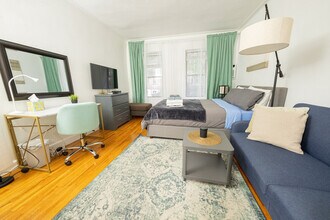 1369 1st Ave in New York, NY - Building Photo - Building Photo