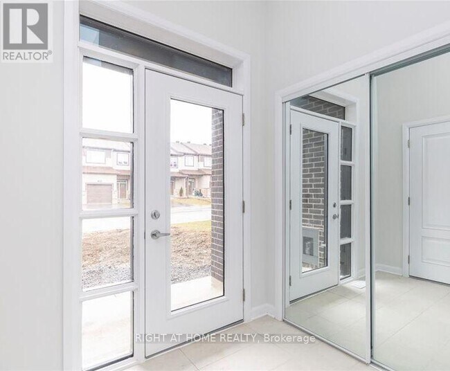 323 Touring Way in Ottawa, ON - Building Photo - Building Photo