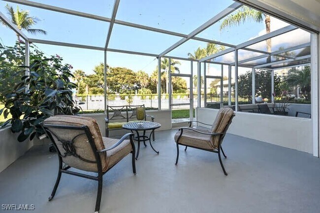 215 Cypress Way E in Naples, FL - Building Photo - Building Photo