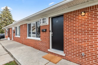 55 Hollywood Ct, Unit SI ID1032368P in Mount Clemens, MI - Foto de edificio - Building Photo