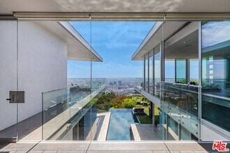 1474 Blue Jay Way in Los Angeles, CA - Building Photo - Building Photo