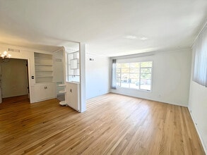 6125 Cashio St, Unit 1 in Los Angeles, CA - Building Photo - Building Photo