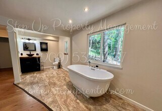 19011 Middle Camp Rd in Twain Harte, CA - Building Photo - Building Photo