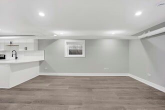 2105 W Eastwood Ave, Unit G in Chicago, IL - Foto de edificio - Building Photo