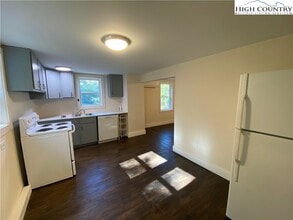 503 Von Turner Rd in West Jefferson, NC - Building Photo - Building Photo