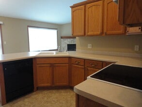 338 Ponderosa Dr in Hartford, WI - Building Photo - Building Photo