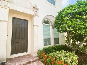 50 Via Poinciana Ln in Boca Raton, FL - Building Photo - Building Photo
