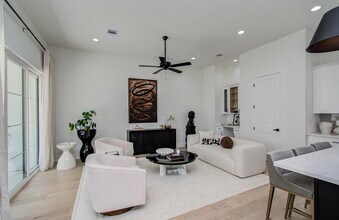 8702 Ojeman Villas Dr in Houston, TX - Building Photo - Building Photo