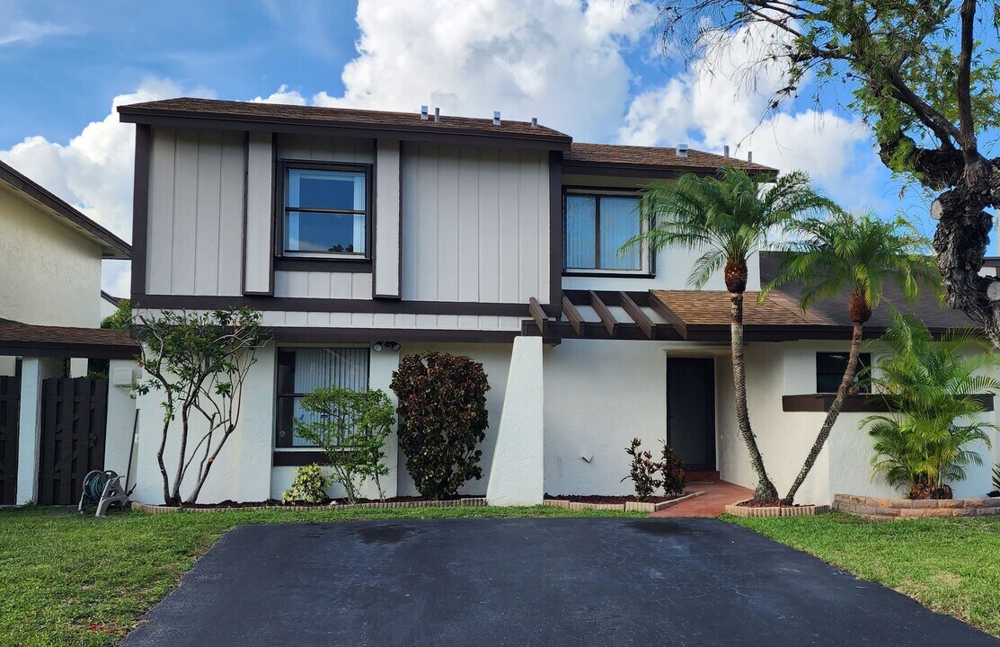 12707 SW 66th Terrace Dr in Miami, FL - Building Photo