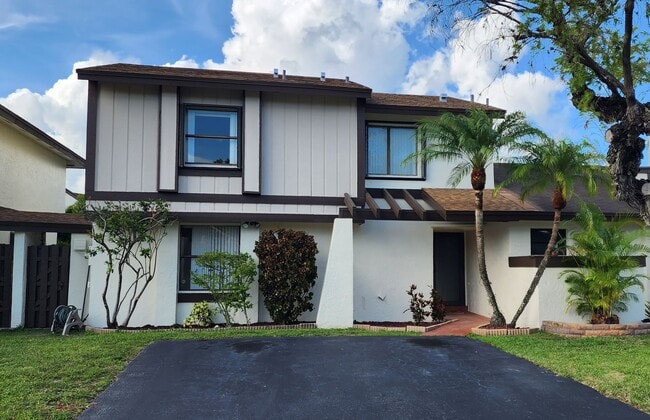 12707 SW 66th Terrace Dr