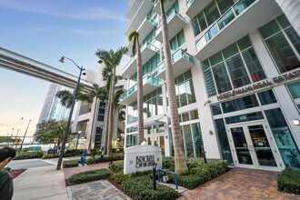 31 SE 5th St, Unit 708 in Miami, FL - Building Photo - Building Photo