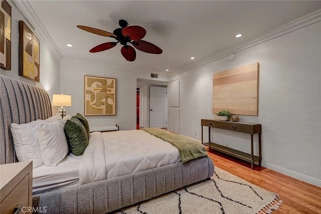 15335 Magnolia Blvd, Unit 216 in Sherman Oaks, CA - Building Photo - Building Photo