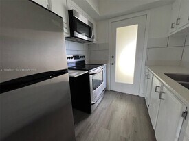 1350 E Sample Rd in Pompano Beach, FL - Building Photo