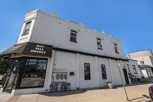 property at 4 W Arkansas Ave