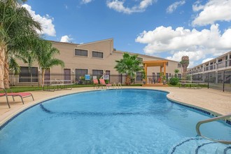 Queens Lane in Pasadena, TX - Foto de edificio - Building Photo