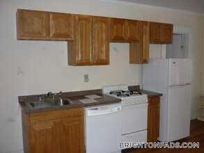 1615 Commonwealth Ave in Boston, MA - Building Photo - Building Photo