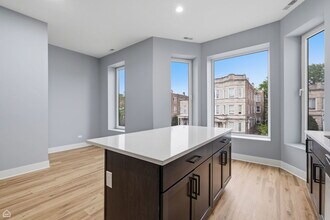 1544 S Sawyer Ave in Chicago, IL - Building Photo - Building Photo
