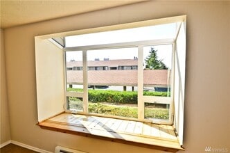 1315 S Puget Dr, Unit C17 in Renton, WA - Foto de edificio - Building Photo