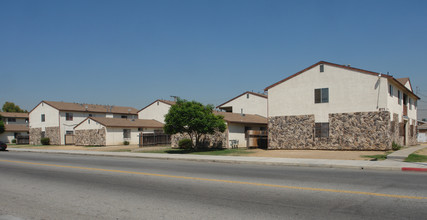 855-859 863 867, 871 E. 120th St in Los Angeles, CA - Building Photo - Building Photo