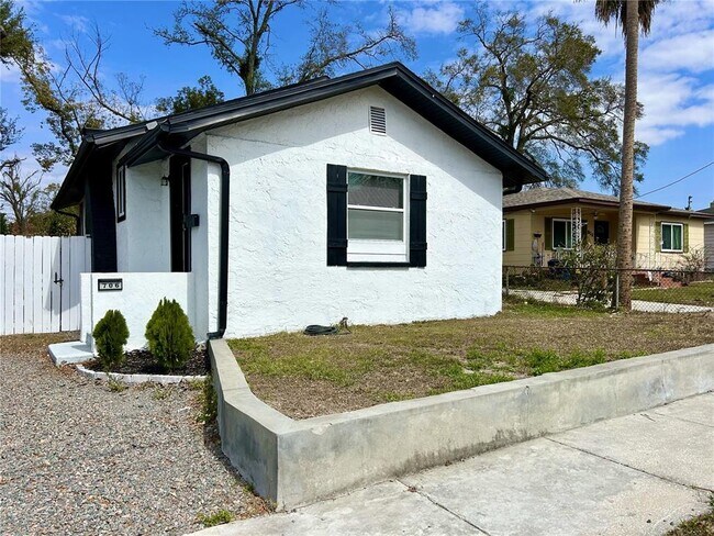 706 E Flora St in Tampa, FL - Building Photo - Building Photo