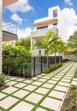 721 SW 11th St in Miami, FL - Building Photo - Building Photo