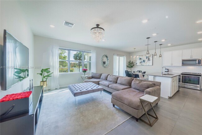 5077 Eucalyptus Dr in Hollywood, FL - Building Photo - Building Photo