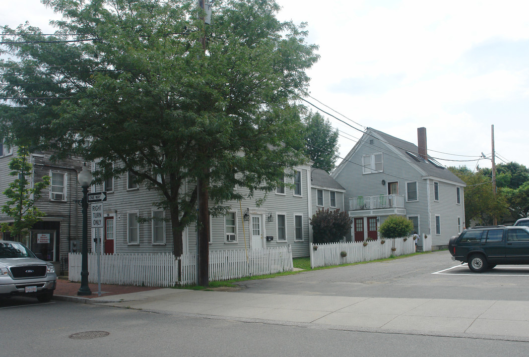 50 Friend St in Amesbury, MA - Building Photo