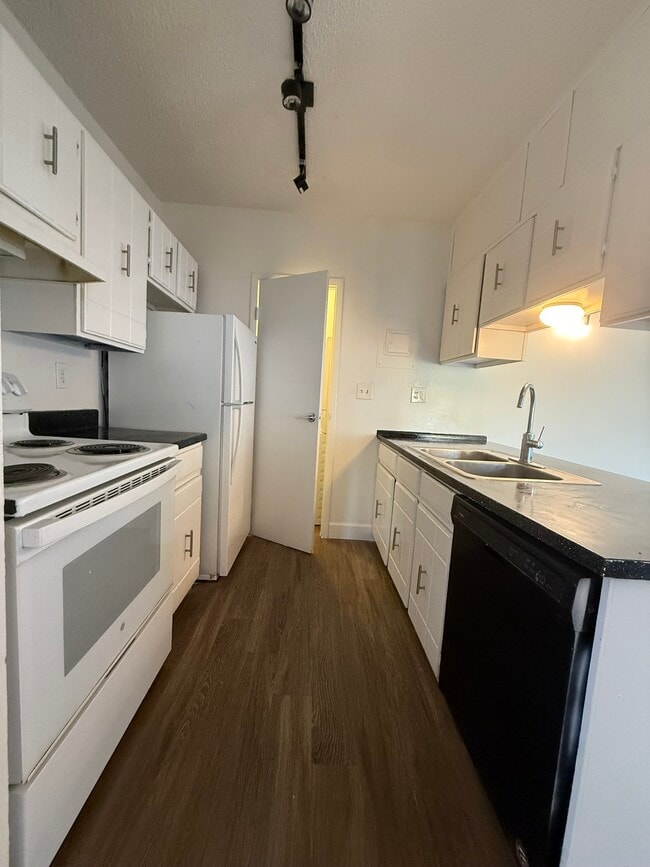 Squire Apartments in Denver, CO - Foto de edificio - Building Photo