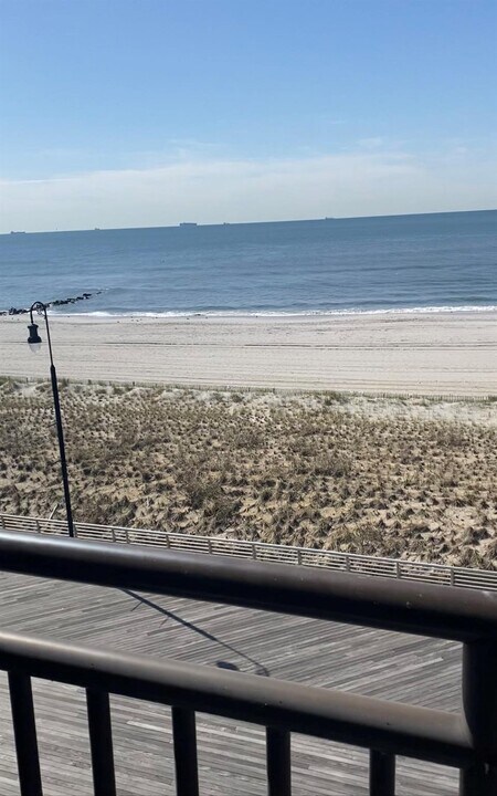 230 W Broadway in Long Beach, NY - Building Photo