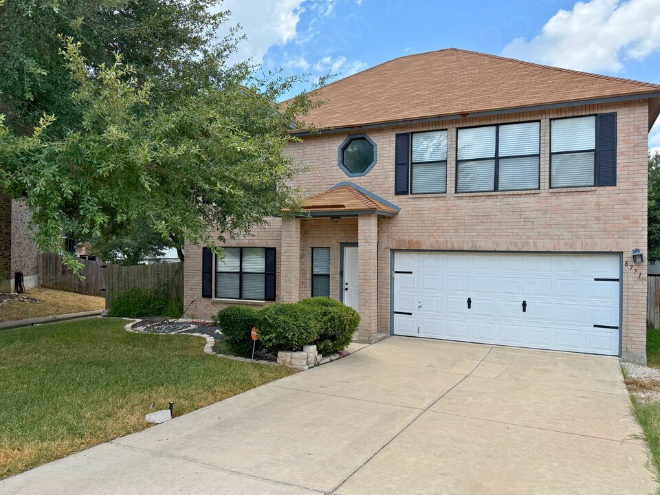 8771 Park Olympia in Universal City, TX - Building Photo