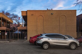 130 Rhode Island St SE in Albuquerque, NM - Foto de edificio - Building Photo