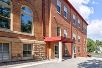 Pierce School Lofts in Davenport, IA - Foto de edificio - Building Photo