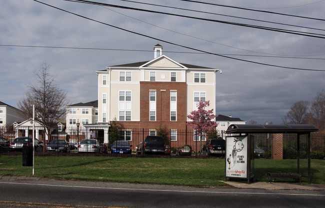St. Paul Senior Living Apartments in Capitol Heights, MD - Foto de edificio - Building Photo