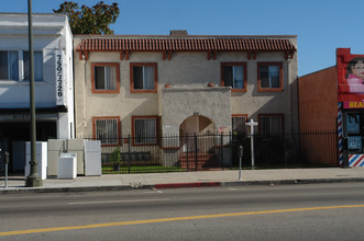 6114 S Broadway in Los Angeles, CA - Building Photo - Building Photo