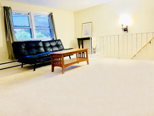 41 Reilly Ct in Metuchen, NJ - Foto de edificio - Building Photo