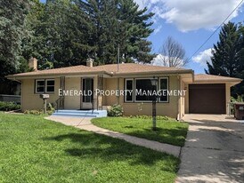 127 Hilton Ave in Rockford, IL - Building Photo
