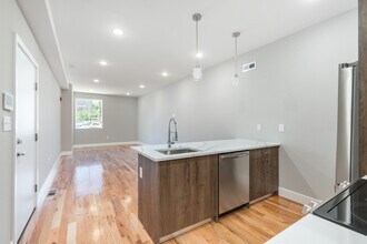 1331 N 17th St, Unit 1 in Philadelphia, PA - Building Photo - Building Photo