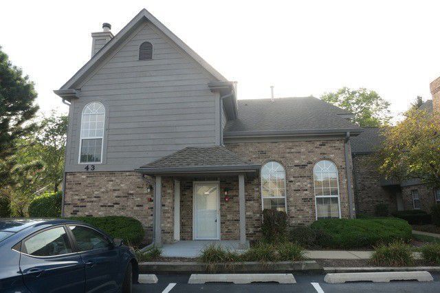 43 Foxcroft Rd in Naperville, IL - Building Photo