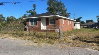 619 E 8th Pl in Panama City, FL - Building Photo