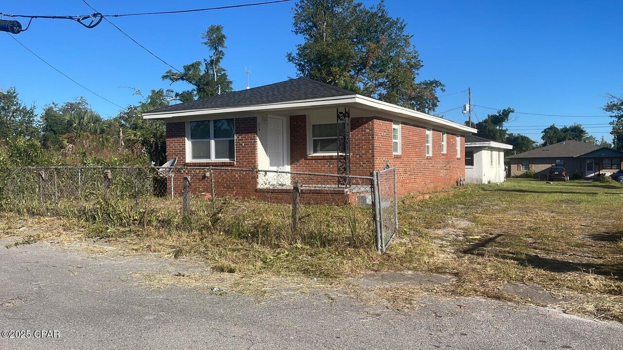 619 E 8th Pl in Panama City, FL - Building Photo