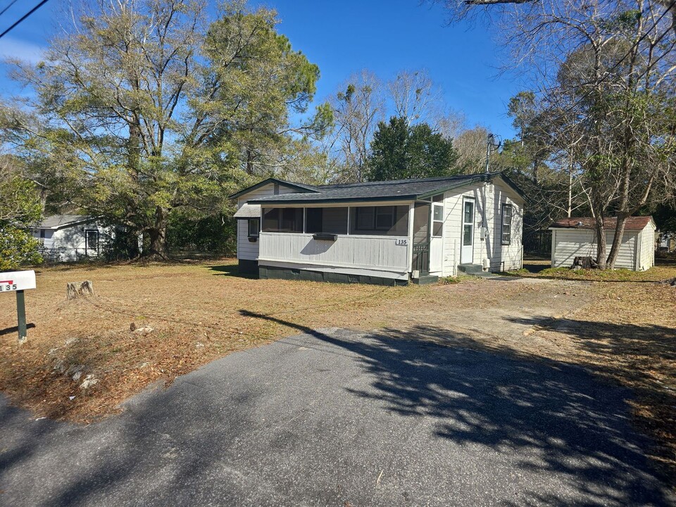 135 Rivelon Rd in Orangeburg, SC - Building Photo